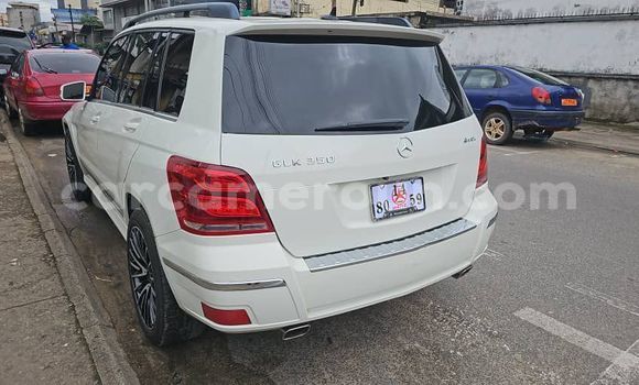 Sayi Imported Mercedes‒Benz GLK–Class White Mota in Douala a Ƙasar Kamaru Sayi Imported Mercedes‒Benz GLK–Class White Mota in Douala a Ƙasar Kamaru