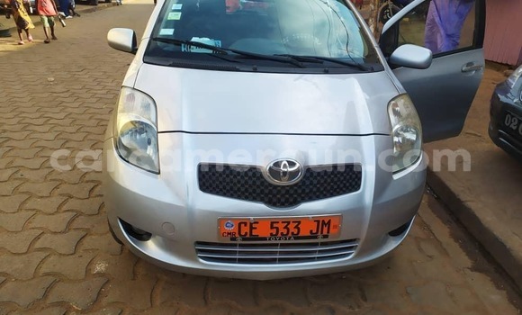 Sayi Sabo Toyota Yaris Azurfa Mota in Yaounde a Babban Kamaru
