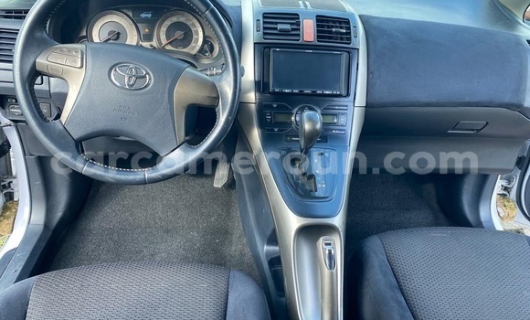 Sayi Sabo Toyota Blade White Mota in Douala a Ƙasar Kamaru Sayi Sabo Toyota Blade White Mota in Douala a Ƙasar Kamaru