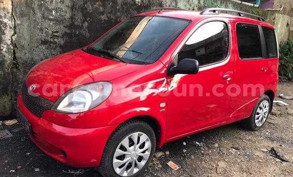Buy Used Toyota Yaris Verso Red Car in Douala in Littoral Cameroon