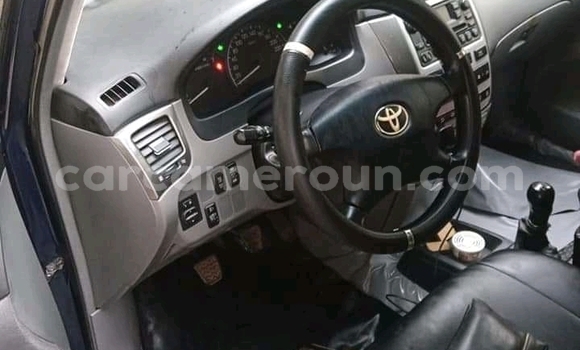 Acheter Occasion Voiture Toyota Avensis Verso Bleu à Douala, Littoral Cameroon Acheter Occasion Voiture Toyota Avensis Verso Bleu à Douala, Littoral Cameroon