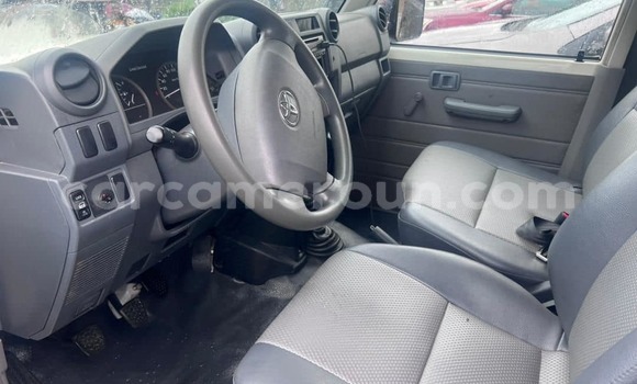 Acheter Occasion Voiture Toyota Land Cruiser Blanc à Douala, Littoral Cameroon Acheter Occasion Voiture Toyota Land Cruiser Blanc à Douala, Littoral Cameroon