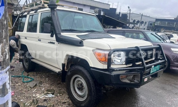 Acheter Occasion Voiture Toyota Land Cruiser Blanc à Douala, Littoral Cameroon Acheter Occasion Voiture Toyota Land Cruiser Blanc à Douala, Littoral Cameroon
