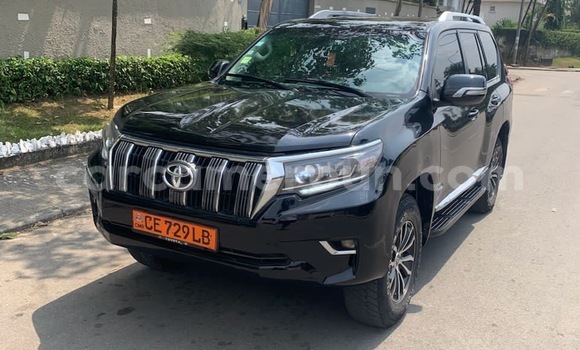 Sayi Na hannu Toyota Prado Black Mota in Douala a Ƙasar Kamaru