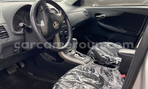 Sayi Imported Toyota Corolla Azurfa Mota in Douala a Ƙasar Kamaru Sayi Imported Toyota Corolla Azurfa Mota in Douala a Ƙasar Kamaru