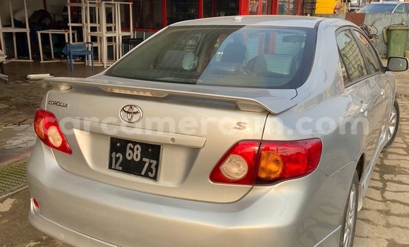 Sayi Imported Toyota Corolla Azurfa Mota in Douala a Ƙasar Kamaru Sayi Imported Toyota Corolla Azurfa Mota in Douala a Ƙasar Kamaru