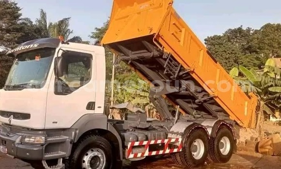 Acheter Occasion Voiture Renault 30 Blanc à Yaoundé, Central Cameroon Acheter Occasion Voiture Renault 30 Blanc à Yaoundé, Central Cameroon