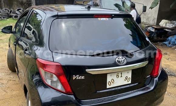 Sayi Imported Toyota Vitz Blue Mota in Douala a Ƙasar Kamaru Sayi Imported Toyota Vitz Blue Mota in Douala a Ƙasar Kamaru
