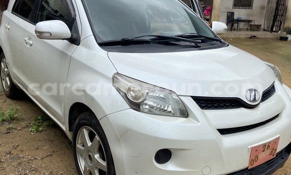 Acheter Import Voiture Toyota IST Blanc à Douala, Littoral Cameroon