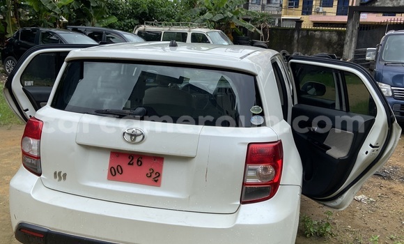 Sayi Imported Toyota IST White Mota in Douala a Ƙasar Kamaru Sayi Imported Toyota IST White Mota in Douala a Ƙasar Kamaru