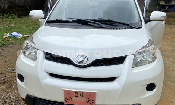 Sayi Imported Toyota IST White Mota in Douala a Ƙasar Kamaru Sayi Imported Toyota IST White Mota in Douala a Ƙasar Kamaru