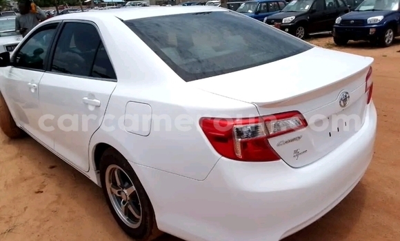Acheter Occasion Voiture Toyota Camry Blanc à Yaoundé, Central Cameroon Acheter Occasion Voiture Toyota Camry Blanc à Yaoundé, Central Cameroon