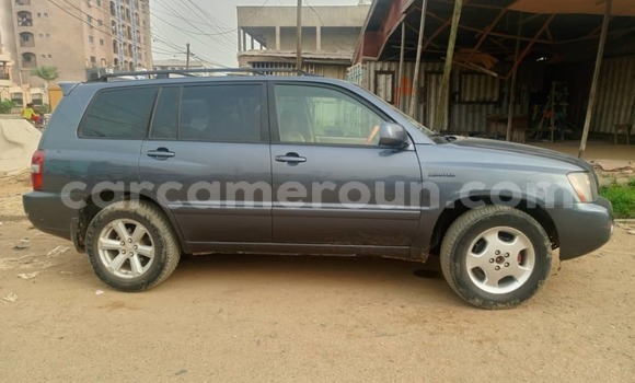 Buy Used Toyota Highlander Blue Car in Douala in Littoral Cameroon