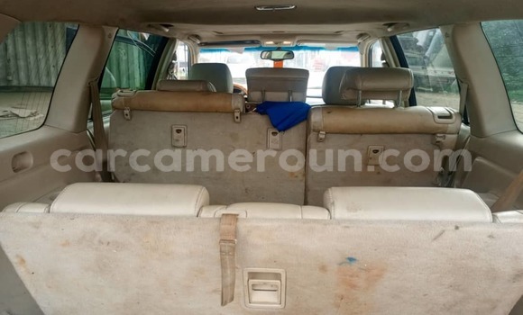 Sayi Na hannu Toyota Highlander Blue Mota in Douala a Ƙasar Kamaru Sayi Na hannu Toyota Highlander Blue Mota in Douala a Ƙasar Kamaru