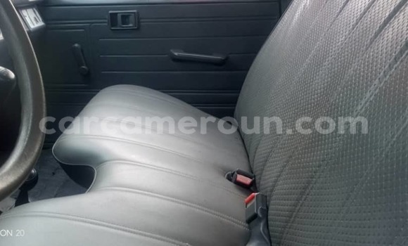 Sayi Na hannu Toyota Hilux Blue Mota in Douala a Ƙasar Kamaru