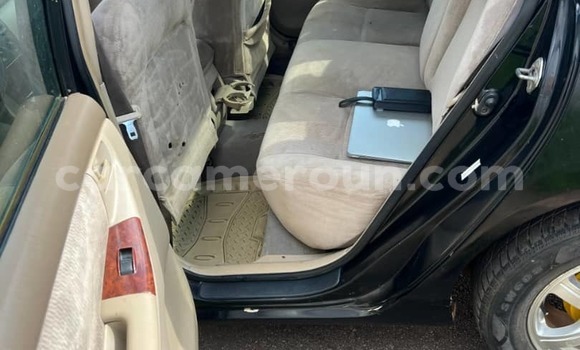 Sayi Na hannu Toyota Corolla Blue Mota in Yaounde a Babban Kamaru Sayi Na hannu Toyota Corolla Blue Mota in Yaounde a Babban Kamaru