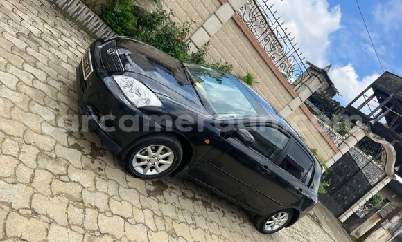 Sayi Na hannu Toyota Corolla Black Mota in Douala a Ƙasar Kamaru