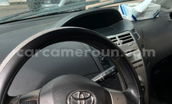 Sayi Na hannu Toyota Vitz Red Mota in Douala a Ƙasar Kamaru Sayi Na hannu Toyota Vitz Red Mota in Douala a Ƙasar Kamaru