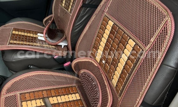 Sayi Na hannu Toyota Vitz Red Mota in Douala a Ƙasar Kamaru Sayi Na hannu Toyota Vitz Red Mota in Douala a Ƙasar Kamaru