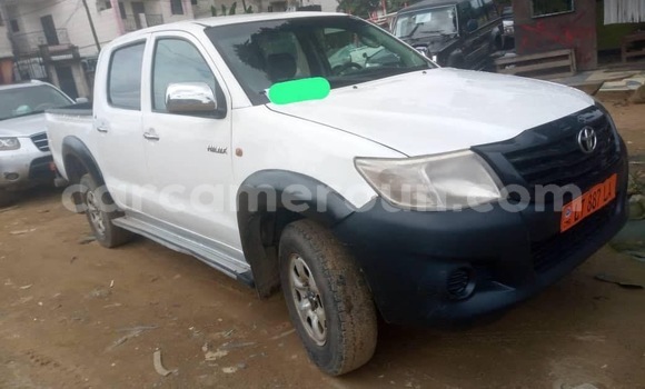 Acheter Occasion Voiture Toyota Pickup Blanc à Douala, Littoral Cameroon