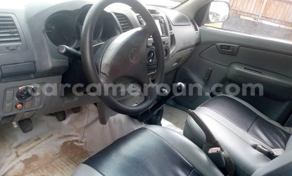Sayi Na hannu Toyota Pickup White Mota in Douala a Ƙasar Kamaru Sayi Na hannu Toyota Pickup White Mota in Douala a Ƙasar Kamaru