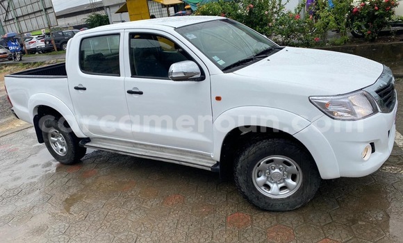 Acheter Occasion Voiture Toyota Pickup Blanc à Douala, Littoral Cameroon