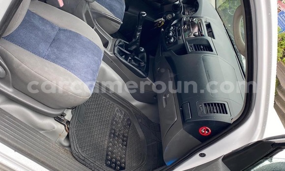 Sayi Na hannu Toyota Pickup White Mota in Douala a Ƙasar Kamaru Sayi Na hannu Toyota Pickup White Mota in Douala a Ƙasar Kamaru