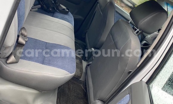 Sayi Na hannu Toyota Pickup White Mota in Douala a Ƙasar Kamaru Sayi Na hannu Toyota Pickup White Mota in Douala a Ƙasar Kamaru