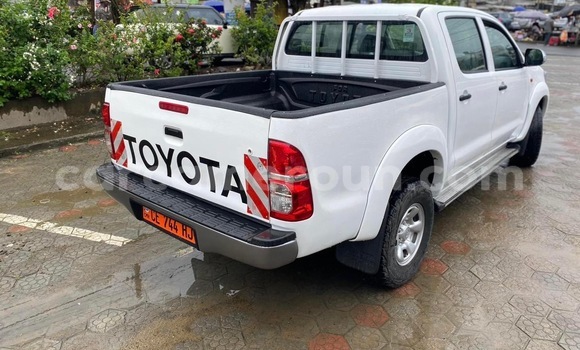 Sayi Na hannu Toyota Pickup White Mota in Douala a Ƙasar Kamaru Sayi Na hannu Toyota Pickup White Mota in Douala a Ƙasar Kamaru