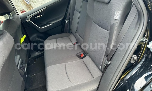 Sayi Na hannu Toyota RAV4 Black Mota in Douala a Ƙasar Kamaru Sayi Na hannu Toyota RAV4 Black Mota in Douala a Ƙasar Kamaru