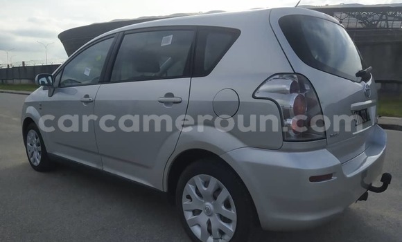 Acheter Occasion Voiture Toyota Corolla Verso Gris à Douala, Littoral Cameroon Acheter Occasion Voiture Toyota Corolla Verso Gris à Douala, Littoral Cameroon