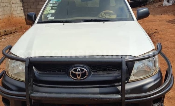 Buy Used Toyota Hilux White Car in Yaounde in Central Cameroon