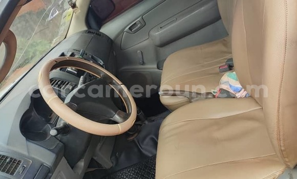 Sayi Na hannu Toyota Hilux White Mota in Yaounde a Babban Kamaru Sayi Na hannu Toyota Hilux White Mota in Yaounde a Babban Kamaru