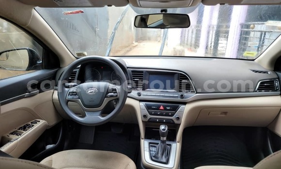Sayi Na hannu Hyundai Elantra Black Mota in Yaounde a Babban Kamaru Sayi Na hannu Hyundai Elantra Black Mota in Yaounde a Babban Kamaru