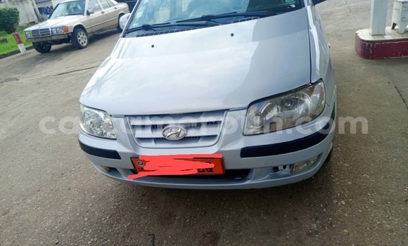 Sayi Na hannu Hyundai Matrix Azurfa Mota in Douala a Ƙasar Kamaru