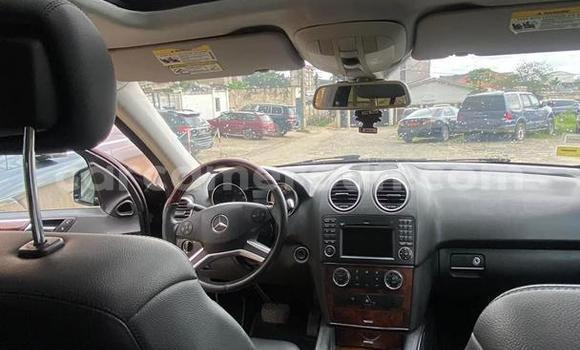 Sayi Na hannu Mercedes‒Benz ML–Class Black Mota in Douala a Ƙasar Kamaru Sayi Na hannu Mercedes‒Benz ML–Class Black Mota in Douala a Ƙasar Kamaru