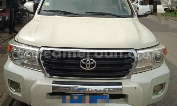 Sayi Na hannu Toyota Land Cruiser White Mota in Douala a Ƙasar Kamaru