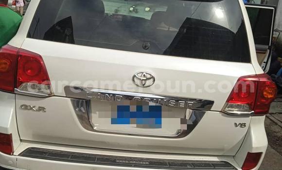 Sayi Na hannu Toyota Land Cruiser White Mota in Douala a Ƙasar Kamaru Sayi Na hannu Toyota Land Cruiser White Mota in Douala a Ƙasar Kamaru