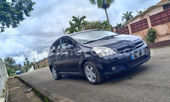 Sayi Na hannu Toyota Corolla Verso Black Mota in Yaounde a Babban Kamaru