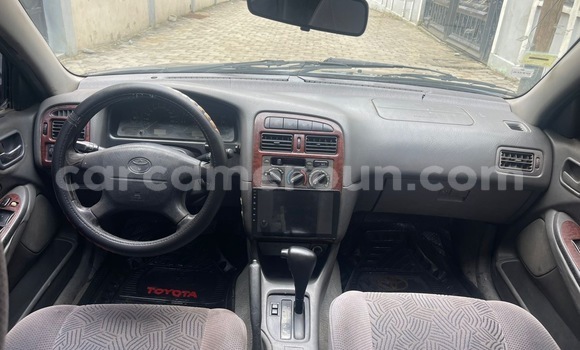 Sayi Na hannu Toyota Avensis Black Mota in Douala a Ƙasar Kamaru Sayi Na hannu Toyota Avensis Black Mota in Douala a Ƙasar Kamaru