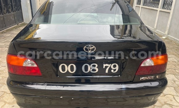 Sayi Na hannu Toyota Avensis Black Mota in Douala a Ƙasar Kamaru Sayi Na hannu Toyota Avensis Black Mota in Douala a Ƙasar Kamaru