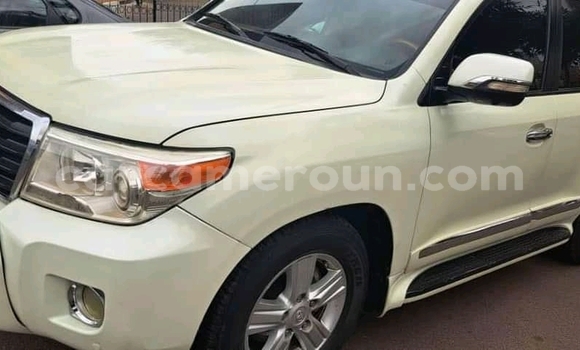 Sayi Imported Toyota Land Cruiser White Mota in Douala a Ƙasar Kamaru Sayi Imported Toyota Land Cruiser White Mota in Douala a Ƙasar Kamaru