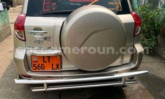 Sayi Na hannu Toyota RAV4 M Mota in Douala a Ƙasar Kamaru Sayi Na hannu Toyota RAV4 M Mota in Douala a Ƙasar Kamaru