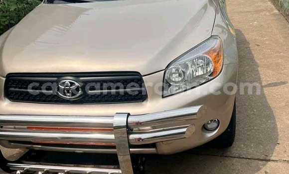 Sayi Na hannu Toyota RAV4 M Mota in Douala a Ƙasar Kamaru Sayi Na hannu Toyota RAV4 M Mota in Douala a Ƙasar Kamaru