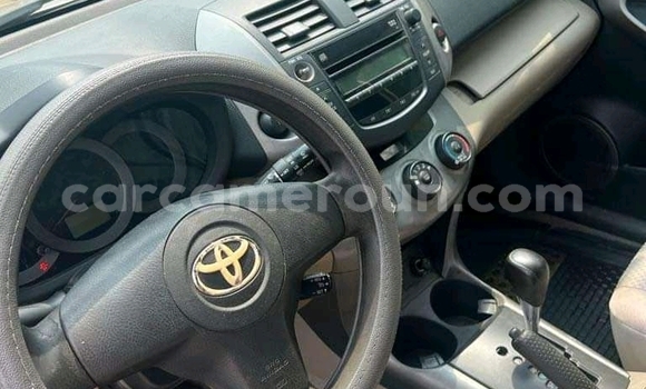 Sayi Na hannu Toyota RAV4 M Mota in Douala a Ƙasar Kamaru Sayi Na hannu Toyota RAV4 M Mota in Douala a Ƙasar Kamaru