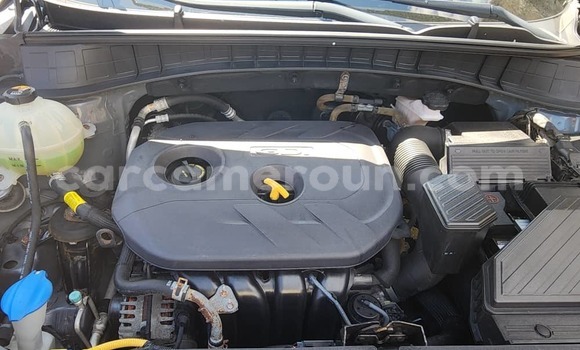 Sayi Imported Hyundai Tucson Azurfa Mota in Douala a Ƙasar Kamaru Sayi Imported Hyundai Tucson Azurfa Mota in Douala a Ƙasar Kamaru