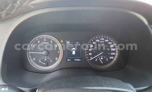 Sayi Imported Hyundai Tucson Azurfa Mota in Douala a Ƙasar Kamaru Sayi Imported Hyundai Tucson Azurfa Mota in Douala a Ƙasar Kamaru
