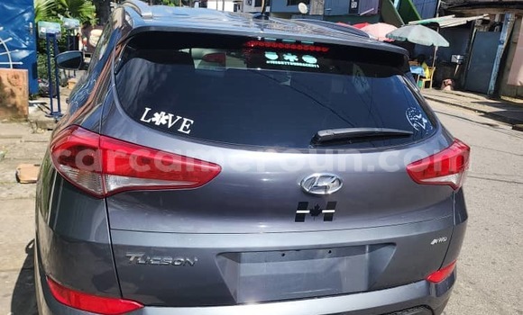 Sayi Imported Hyundai Tucson Azurfa Mota in Douala a Ƙasar Kamaru Sayi Imported Hyundai Tucson Azurfa Mota in Douala a Ƙasar Kamaru