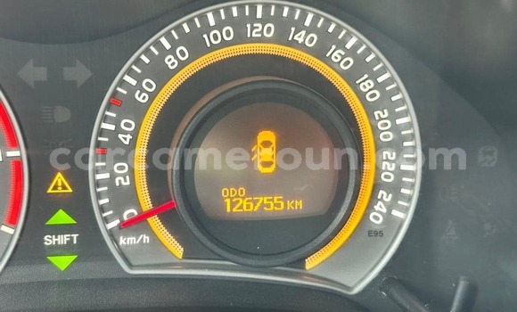 Sayi Na hannu Toyota Auris Red Mota in Yaounde a Babban Kamaru