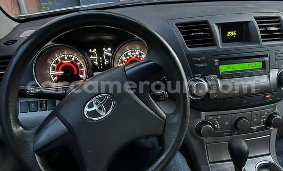 Sayi Na hannu Toyota Highlander White Mota in Douala a Ƙasar Kamaru Sayi Na hannu Toyota Highlander White Mota in Douala a Ƙasar Kamaru